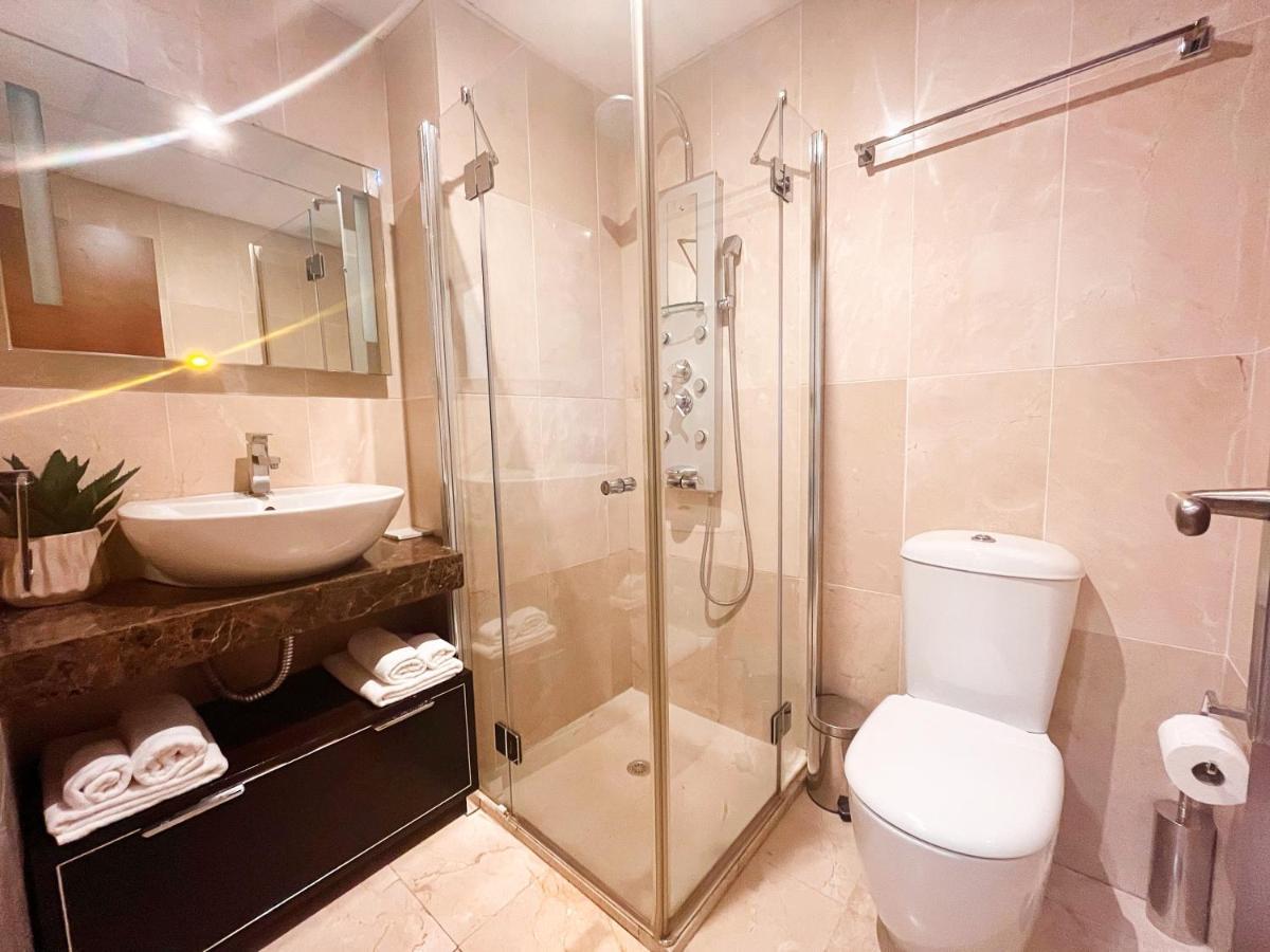 Homely Malaga Carreteria Con Piscina Kültér fotó